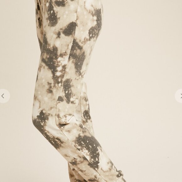 110 $22. Live Start, NWT 2 piece loungewear set Vtop and Jogger Olive - Picture 11 of 13